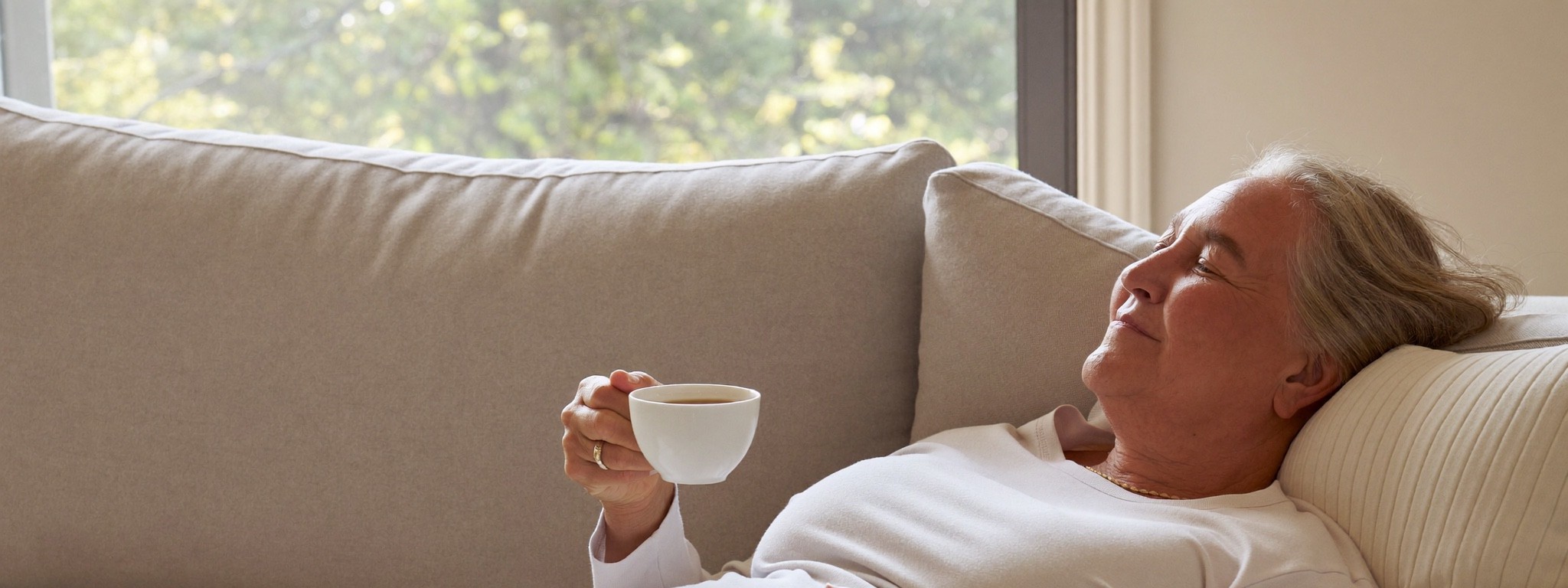 A person resting comfortably at home during a calm recovery after a staged body lift