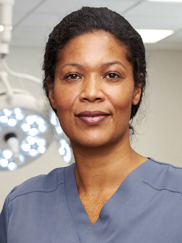 Your board-certified surgeon in a modern, accredited consultation suite